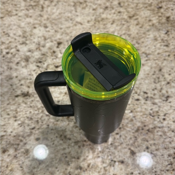 STANLEY HALLOWEEN GLOW IN THE DARK 40oz Quencher h2.0 Limited Edition - Picture 4 of 5